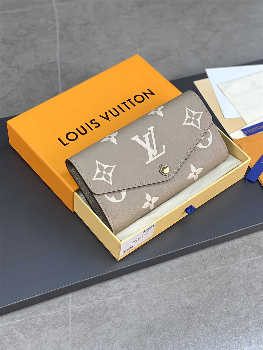 Louis Vuitton wallet M81049 2025 new 